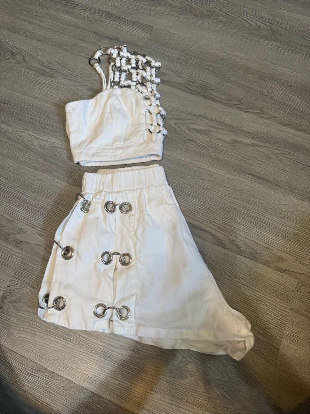 Millau White Two-Piece Top and Shorts Set with Silver rings Details size small - Picture 12 of 13